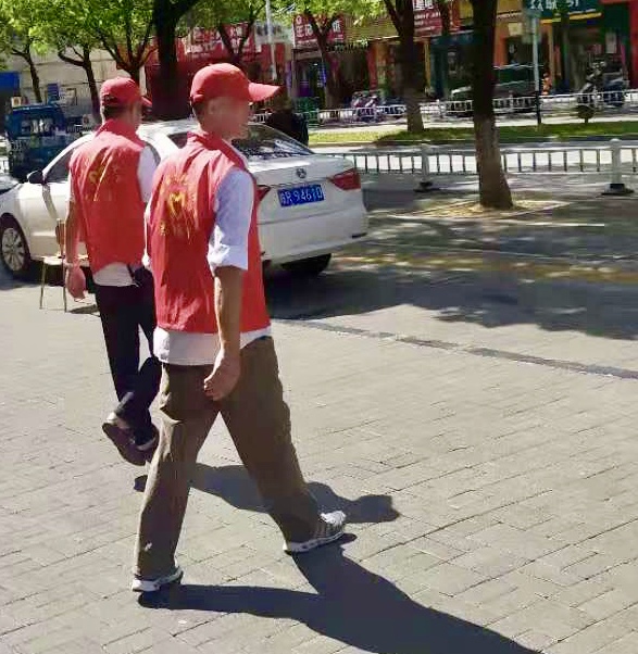 公司組織志愿者參與文明城市創(chuàng)建活動(dòng)(圖1) 公司組織志愿者參與文明城市創(chuàng)建活動(dòng)(圖1)