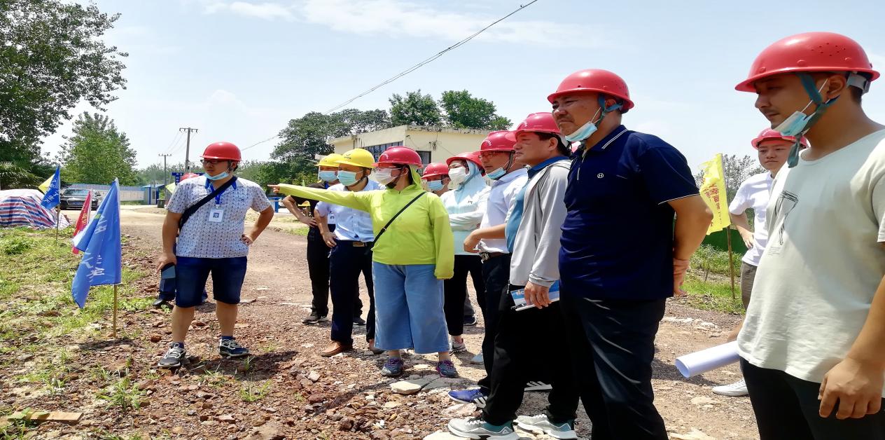 省水利協(xié)會組織專家對公司樅陽項目申報“安徽省水利建設工程  規(guī)范化施工管理工地”進行現(xiàn)場復核(圖1) 省水利協(xié)會組織專家對公司樅陽項目申報“安徽省水利建設工程  規(guī)范化施工管理工地”進行現(xiàn)場復核(圖1)